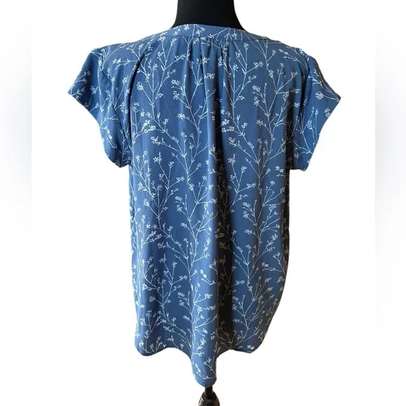 41 Hawthorn Women’s Medium Blue Floral V Neck Blouse Top Casual Workwear - Picture 2 of 7